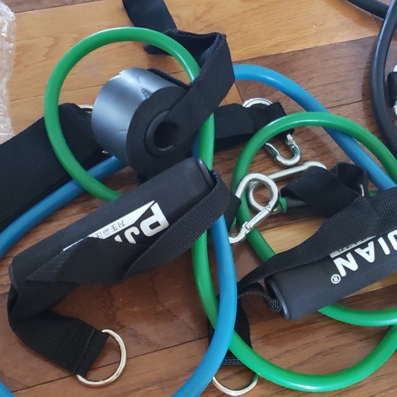 Resistence exercise bands Beand new in a bag - Picture 2 of 3